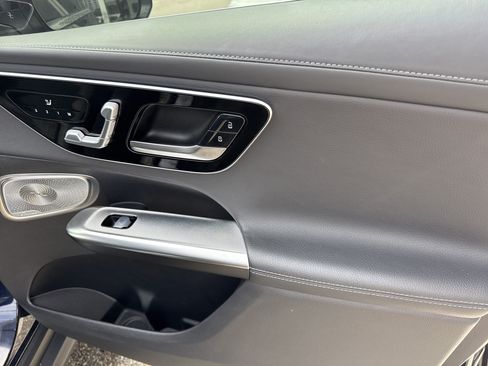 Used 2024 Mercedes-Benz GLC 300 4MATIC image 17