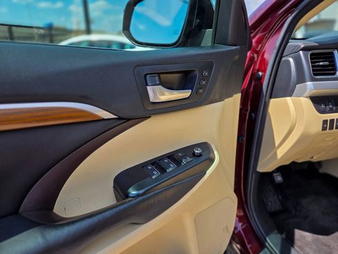 Used 2017 Toyota Highlander Limited Platinum image 22