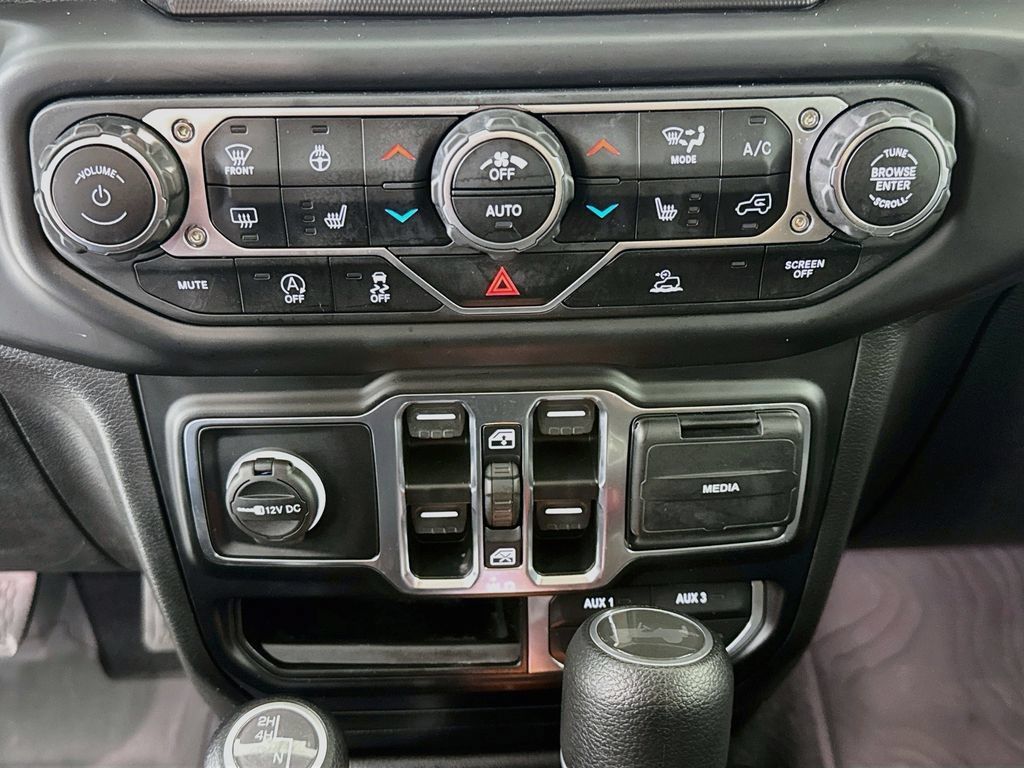 Used 2023 Jeep Wrangler Unlimited Sahara w/ Cold Weather Group AWD/4WD image 17