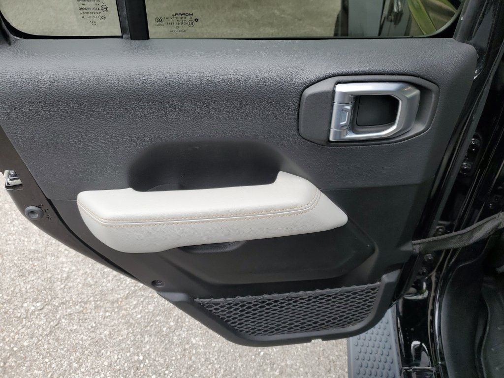 Used 2021 Jeep Wrangler Unlimited Sahara AWD/4WD image 8