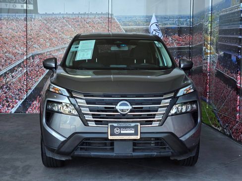 Used 2025 Nissan Rogue SV FWD image 3