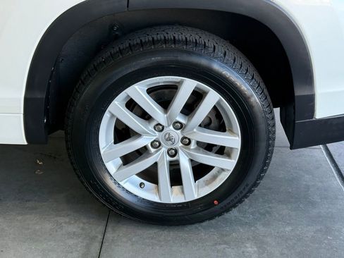 Used 2015 Toyota Highlander LE image 14