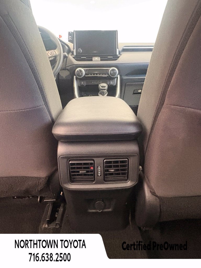Used 2024 Toyota RAV4 LE FWD image 31