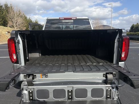 Used 2025 GMC Sierra 1500 SLT w/ SLT Premium Package image 22