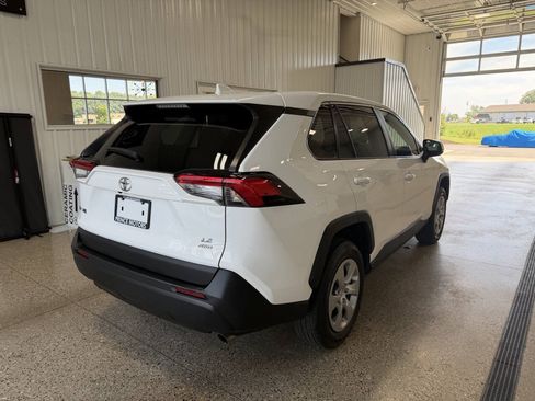 Used 2022 Toyota RAV4 LE w/ Carpet Mat Package (TMS) AWD/4WD image 5