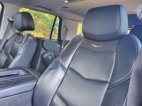 Used 2015 Cadillac Escalade Luxury image 21