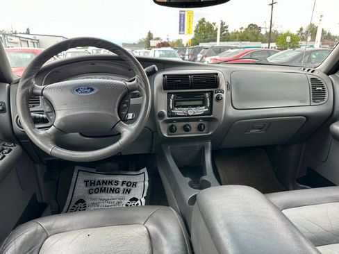 Used 2005 Ford Explorer Sport Trac XLS RWD image 18
