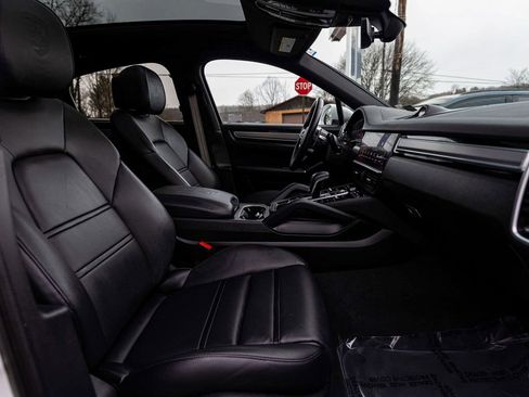 Used 2023 Porsche Cayenne Platinum Edition image 36