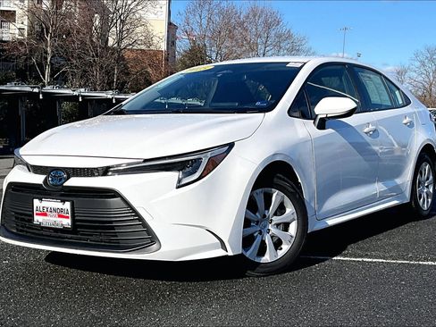 Used 2025 Toyota Corolla LE image 1