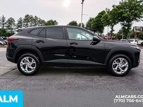 Used 2025 Chevrolet Trax LS w/ LS Convenience Package FWD image 11