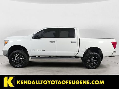 Used 2018 Nissan Titan SV w/ SV Convenience Package AWD/4WD image 2