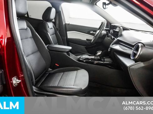 Used 2025 Chevrolet Trax LT FWD image 19