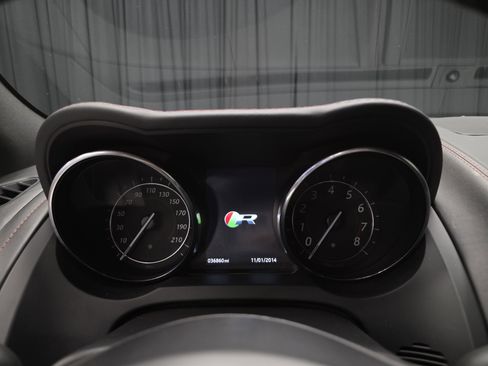 Used 2016 Jaguar F-TYPE R image 22