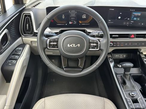 Used 2024 Kia Sorento S w/ Panoramic Sunroof Package FWD image 15
