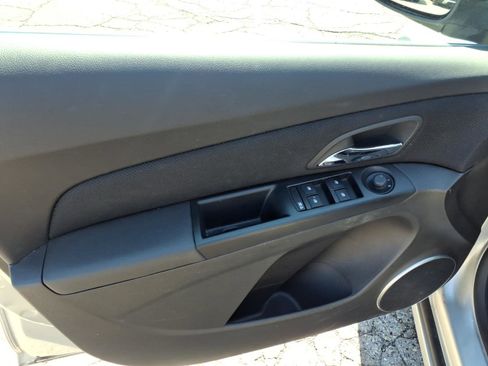 Used 2011 Chevrolet Cruze LT image 7