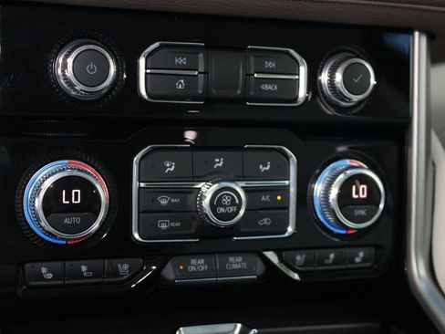 Used 2021 GMC Yukon Denali w/ Denali Premium Package image 17