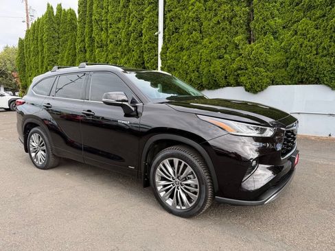 Used 2021 Toyota Highlander Platinum AWD/4WD image 2