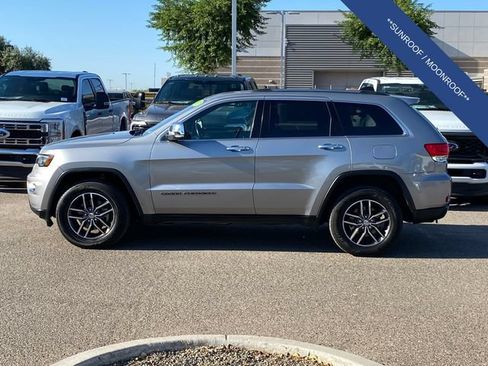 Used 2017 Jeep Grand Cherokee Limited w/ Luxury Group II AWD/4WD image 3