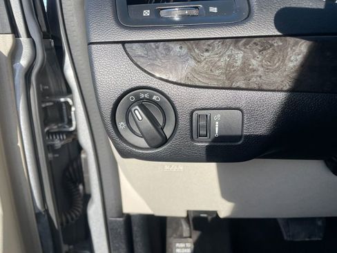 Used 2018 Dodge Grand Caravan SE w/ UConnect Hands-Free Group image 14