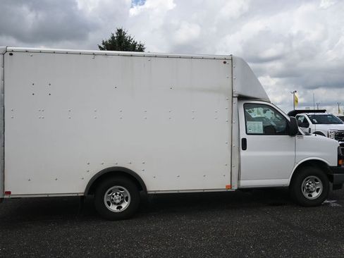 Used 2022 Chevrolet Express 3500 w/ Power Convenience Package RWD image 10