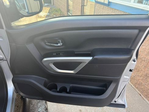 Used 2018 Nissan Titan SV w/ SV Convenience Package image 29