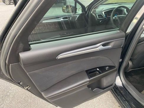 Used 2014 Ford Fusion SE image 18