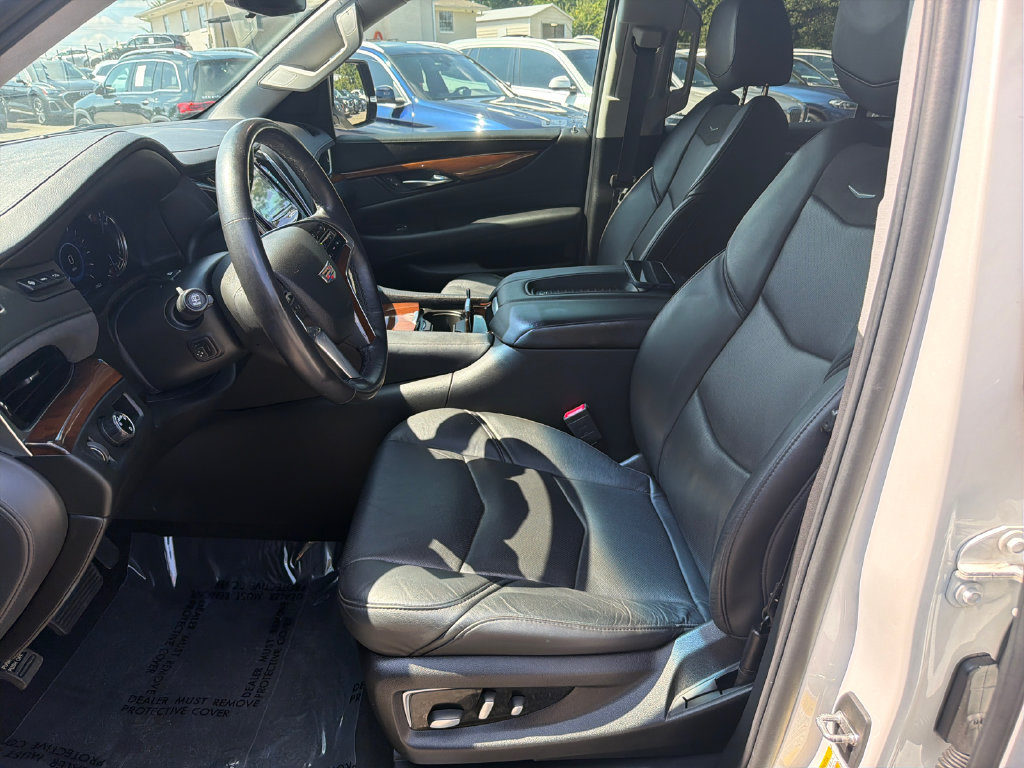 Used 2019 Cadillac Escalade Luxury RWD image 9