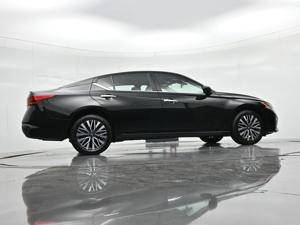 Used 2025 Nissan Altima 2.5 SV AWD/4WD image 22