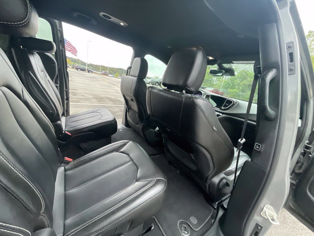 Used 2025 Chrysler Pacifica Select FWD image 12