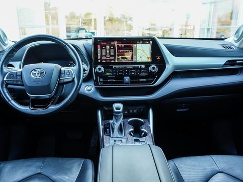 Used 2020 Toyota Highlander Platinum image 5