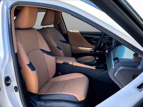 Used 2023 Lexus ES 350 w/ Premium Package FWD image 9