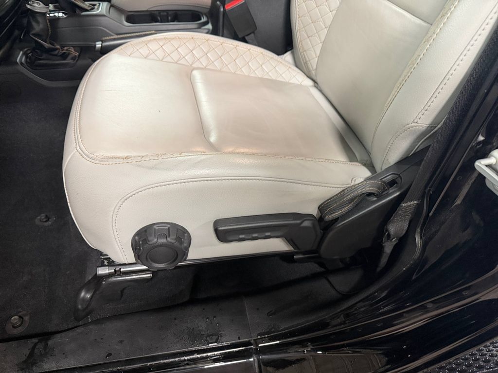Used 2022 Jeep Wrangler Unlimited Sahara AWD/4WD image 29