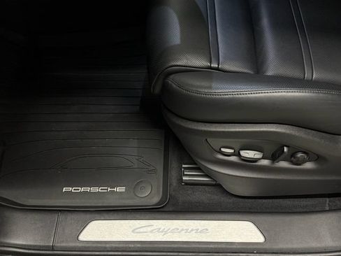 Certified 2026 Porsche Cayenne E-Hybrid Coupe AWD/4WD image 33