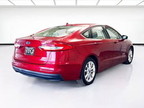 Used 2019 Ford Fusion SE image 4