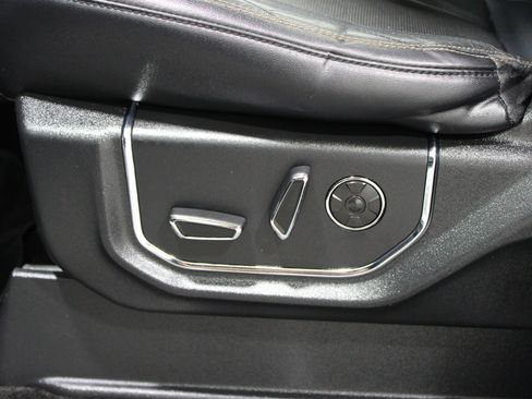 Used 2018 Ford Expedition Max Platinum AWD/4WD image 4