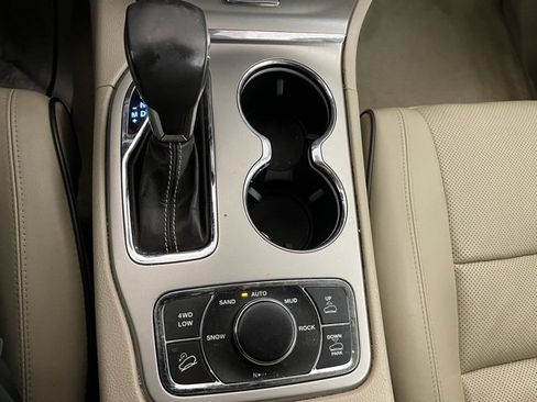 Used 2017 Jeep Grand Cherokee Overland w/ Jeep Active Safety Group image 19