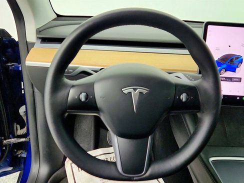 Used 2022 Tesla Model Y Long Range image 13