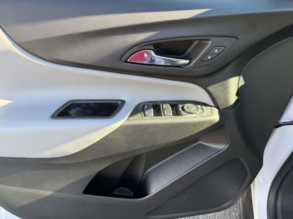 Used 2023 Chevrolet Equinox LS FWD image 16