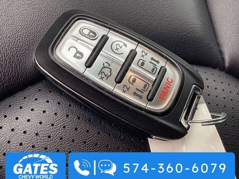 Used 2024 Chrysler Pacifica Touring-L image 32