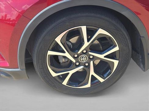 Used 2019 Toyota C-HR XLE FWD image 20