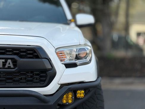 Used 2019 Toyota Tacoma TRD Off-Road image 5