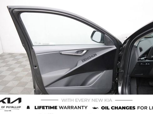 New 2026 Kia Niro LX image 9