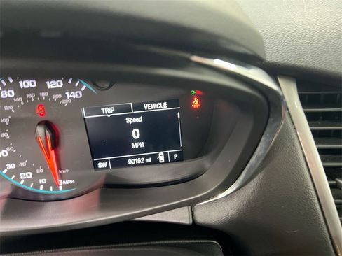 Used 2021 Chevrolet Trax LT image 12
