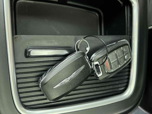 Used 2019 Chrysler Pacifica Limited w/ Advanced Safetytec Group FWD image 10