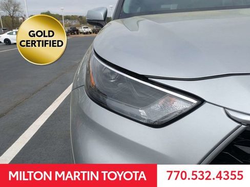 Certified 2024 Toyota Highlander LE FWD image 10