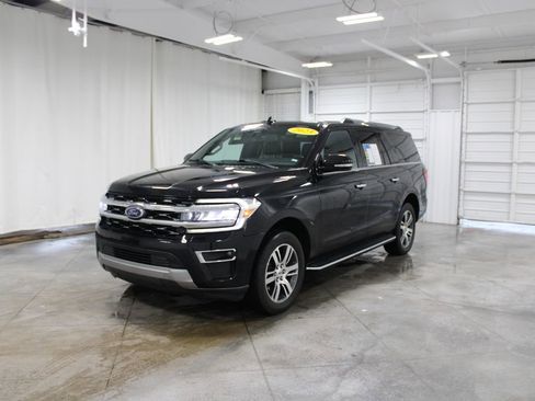 Used 2023 Ford Expedition Max Limited image 4