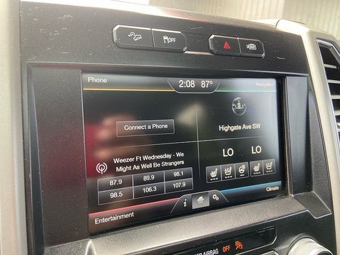Used 2015 Ford F150 Lariat w/ Equipment Group 502A Luxury AWD/4WD image 16