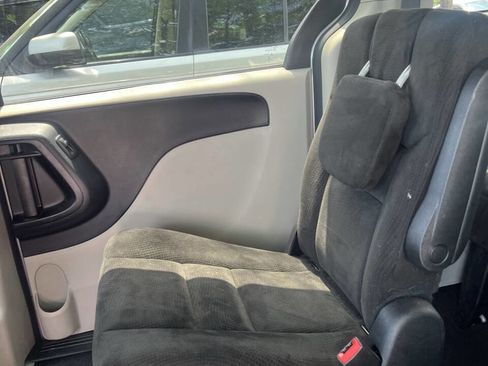 Used 2015 Dodge Grand Caravan SE image 17