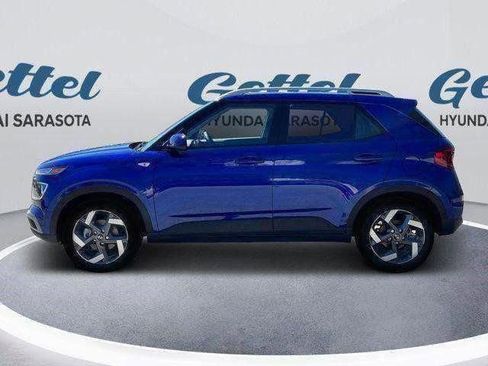 Certified 2025 Hyundai Venue SEL image 3