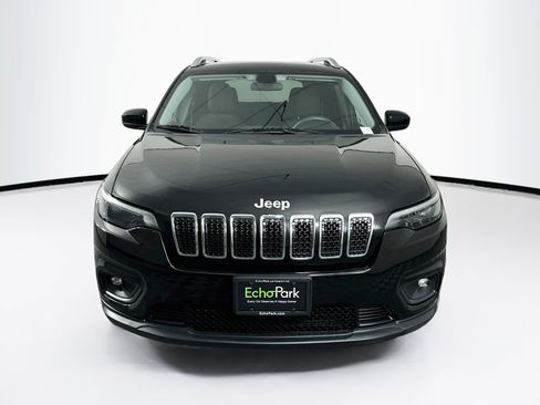 Used 2019 Jeep Cherokee Latitude w/ Popular Appearance Group FWD image 2